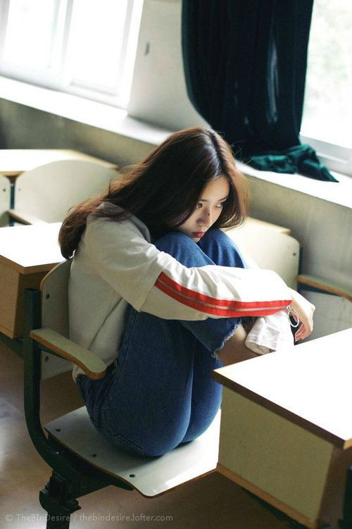 阿森纳连续抢断打断对方控球节奏,阿森纳把球传进球门