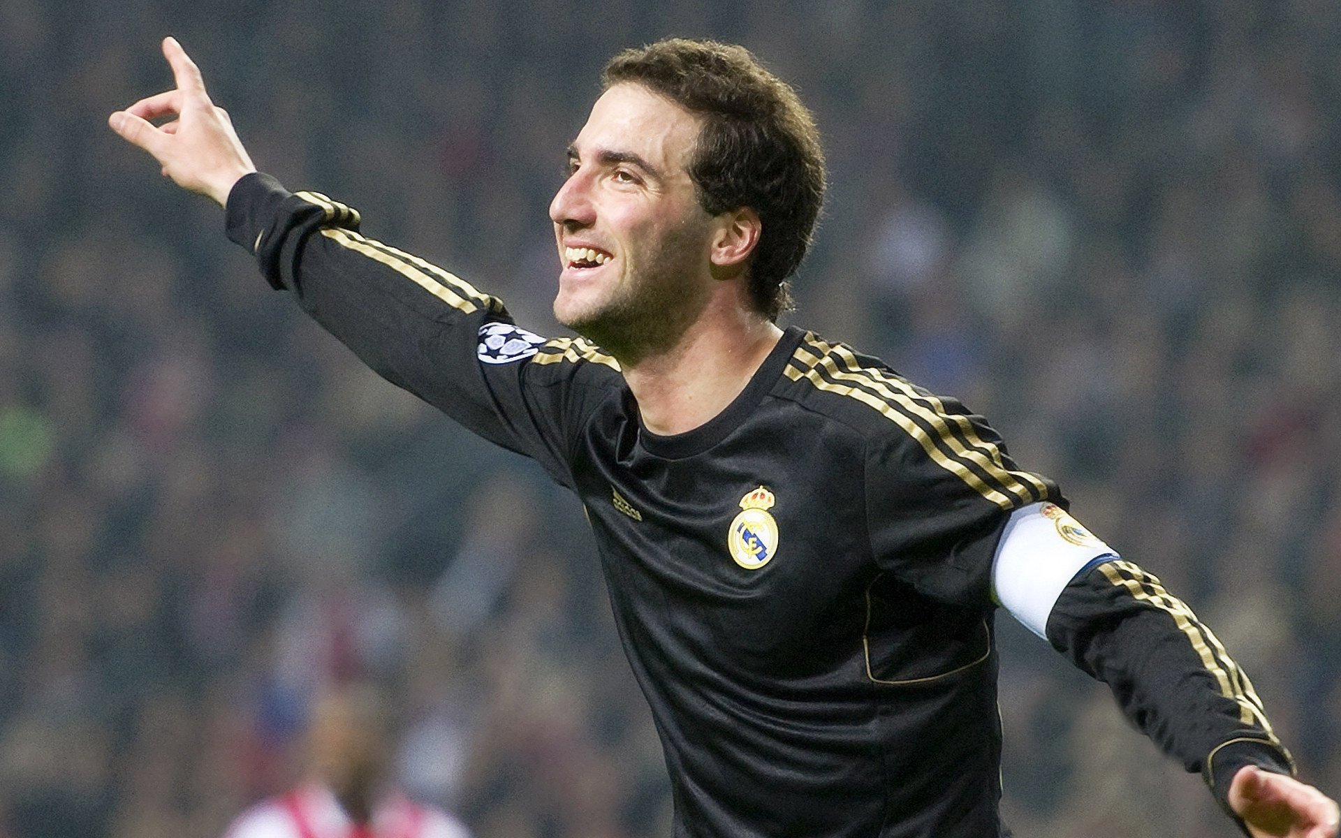 “西甲明星对决：攻防转换引发球迷惊叹”，2021西甲球星