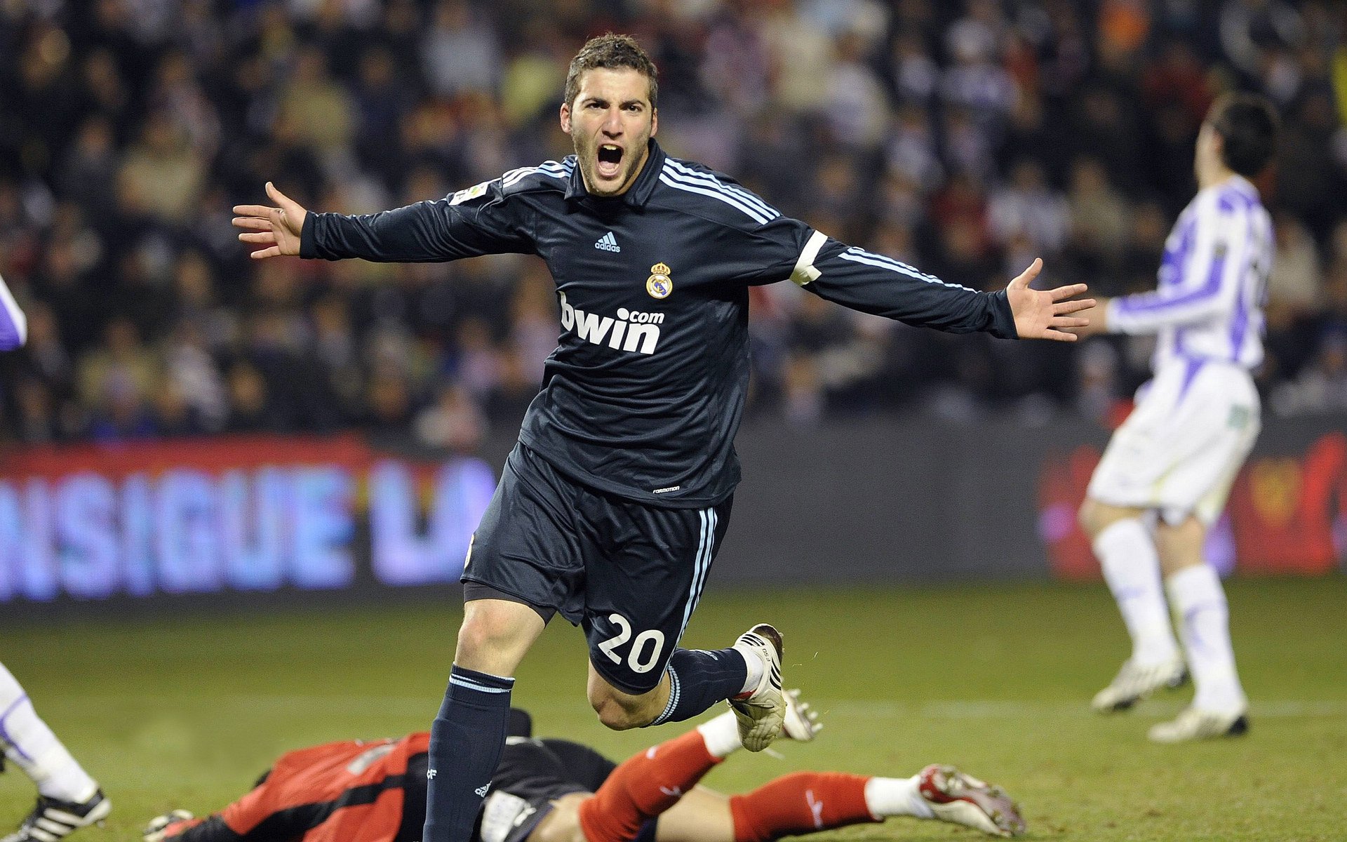 赛场上最动人的瞬间：欧冠中的感人情感时刻，欧冠语录